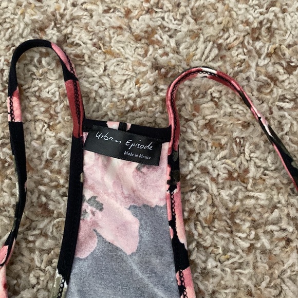 Black floral top - Picture 3 of 4